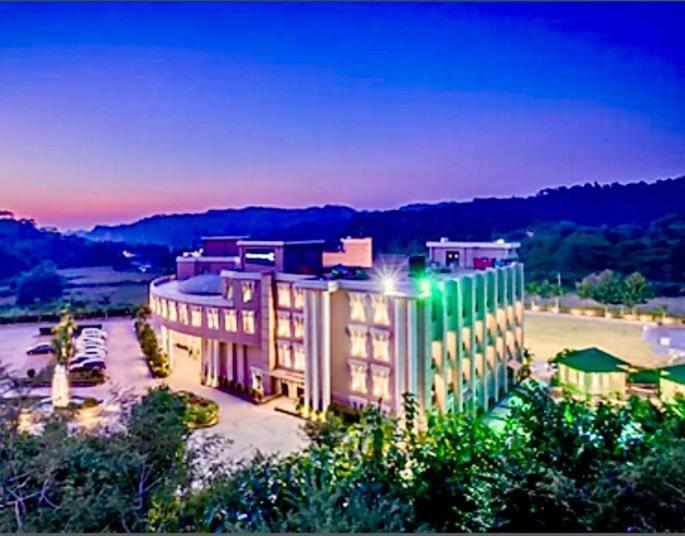 Golden Tulip Chandigarh, Панчкула Екстер'єр фото