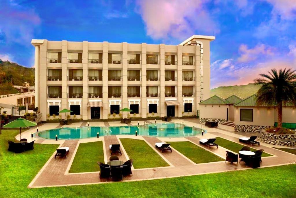 Golden Tulip Chandigarh, Панчкула Екстер'єр фото