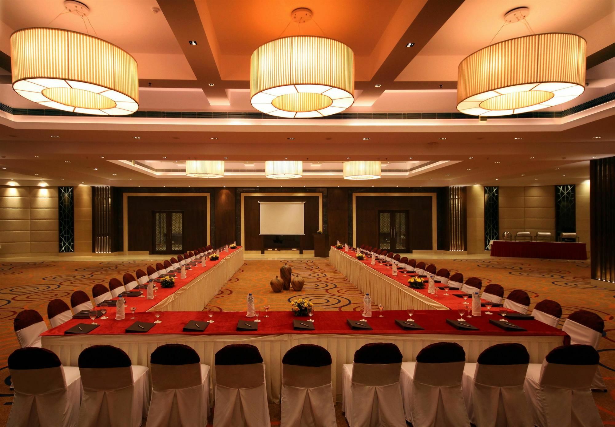 Golden Tulip Chandigarh, Панчкула Екстер'єр фото